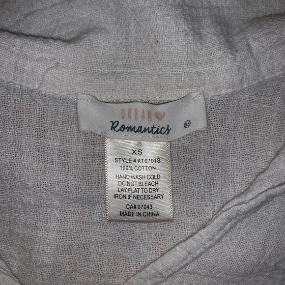 White Buttoned Cropped T-Shirt - Picture 3 of 4